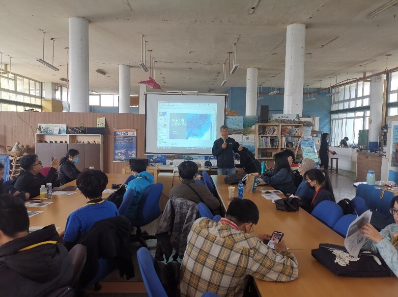 Figure 5. Local residents were participating in the Beach Shellfish and Fish Education Workshop
