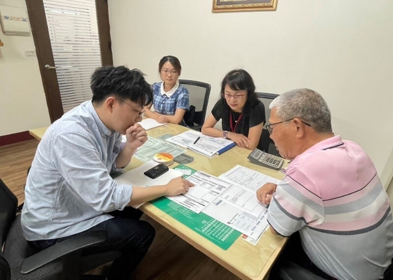 Figure 11. Discussion with the manufacturers