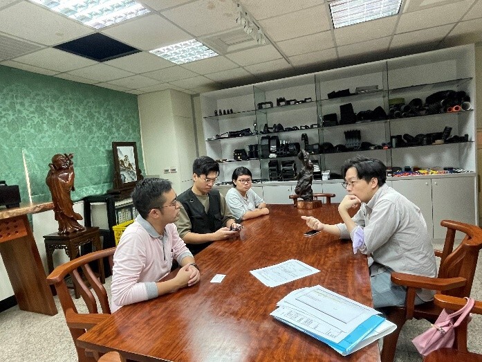 Figure 6. Discussion with manufacturer