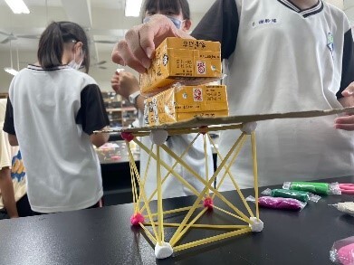 Figure 16. Prof. Wen’s Project – Leading Junior High School Students in Inquiry and Practice