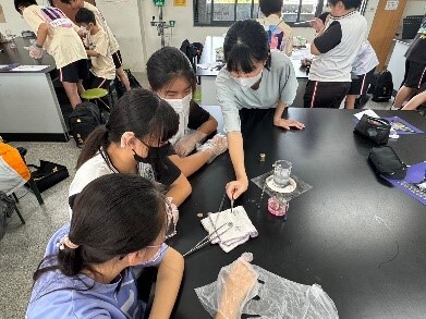 Figure 17. Prof. Wen’s Project – Leading Junior High School Students in Inquiry and Practice