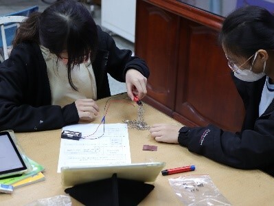 Figure 18. Prof. Wen’s Project – Leading Elementary School Students in Inquiry and Practice