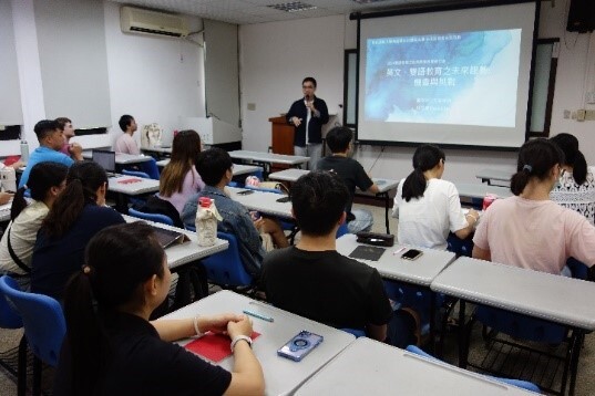 Figure 10: Bilingual experimental teaching experience sharing sessions.-1