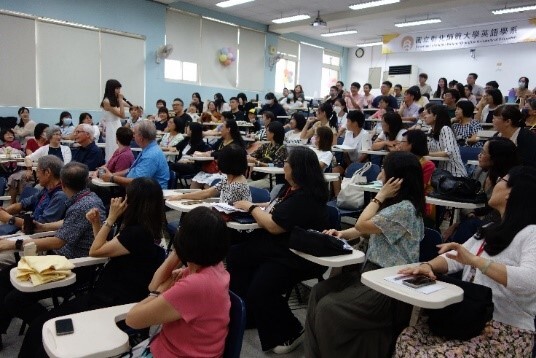 Figure 11: Bilingual experimental teaching experience sharing sessions.-2