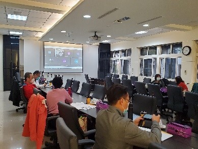 Community members signing a contract with Huateng Publishing to publish a book