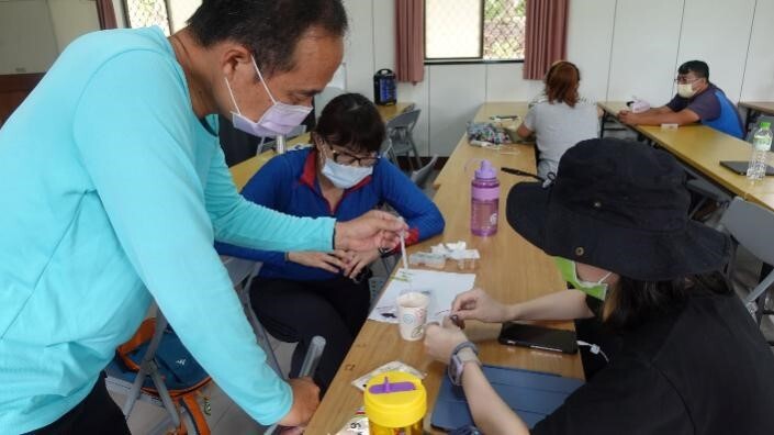 Students of the 120–hour Environmental Education Personnel Training Course designed and conducted an ecological experiment