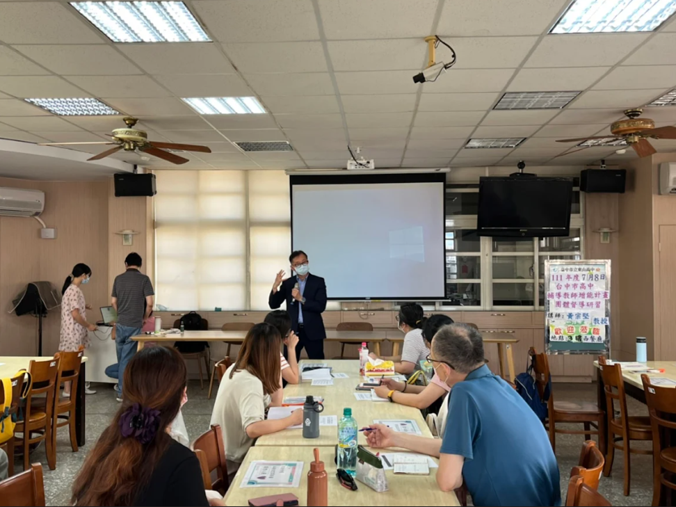 NCUE’s Prof. Tsung-Chain Huang assists Taichung Secondary School counselors in expressive art therapy empowerment study