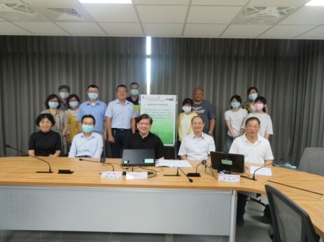 NCUE President signing the ‘Protection and Occupational Safety and Health Policy of National Changhua University of Education’.