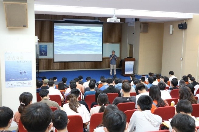 About 150 people participated in the General Education Center’s lecture, “Reading about the Ocean