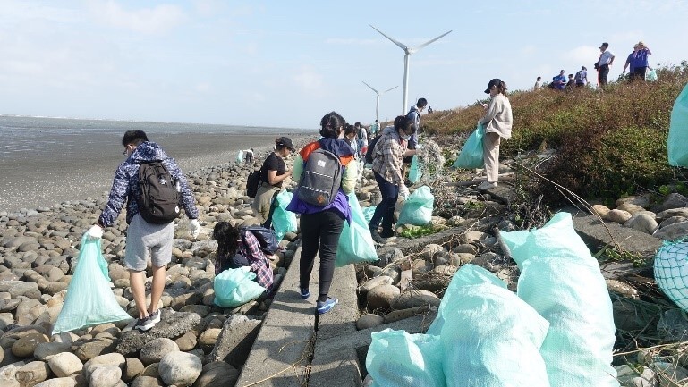 Education on Marine Conservation and Beach Cleaning: From Plastic Picking to Plastic Reduction