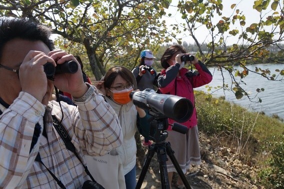 Briefing and outdoor presentation by Professor Chen Te-Chih from Providence University