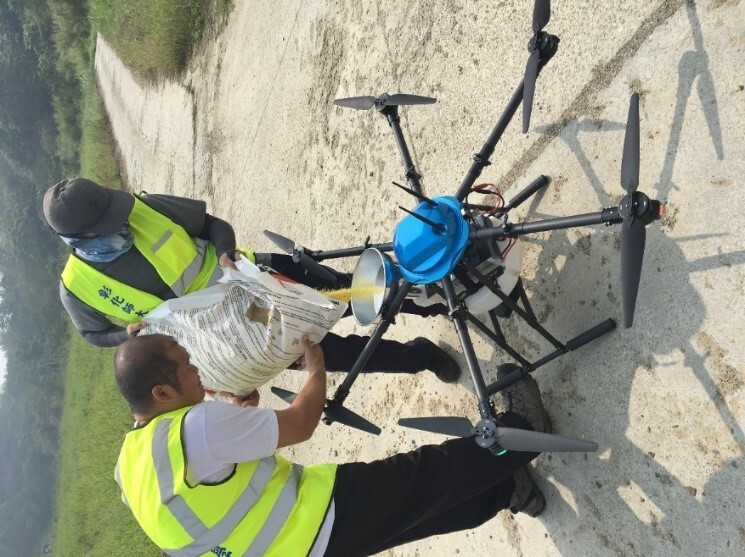 RIFA control drone loaded with RIFA control bait