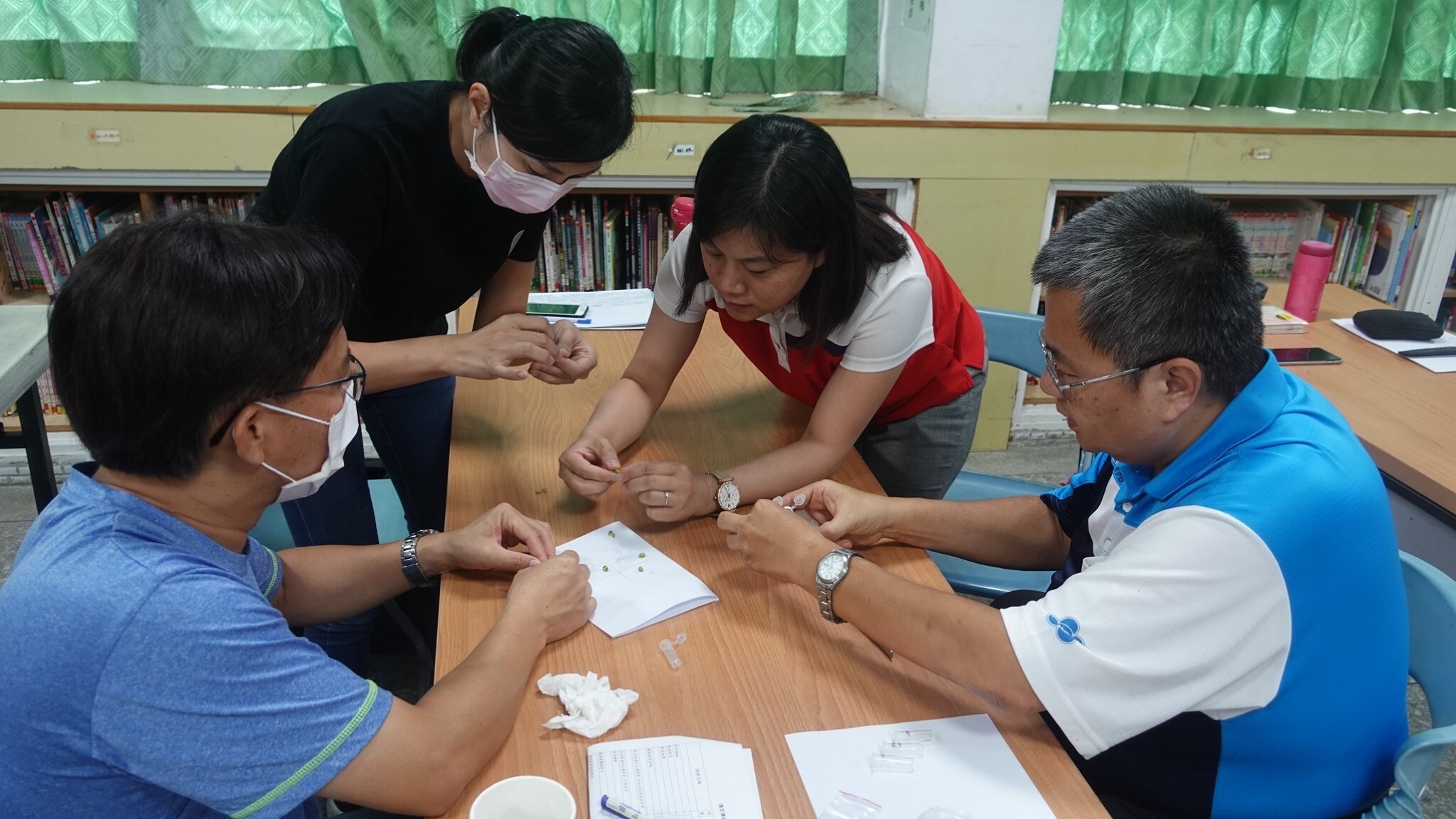 Carrying out environmental ecosystem maintenance design through environmental experiments in Houliao Elementary School special class for environmental education personnel certification