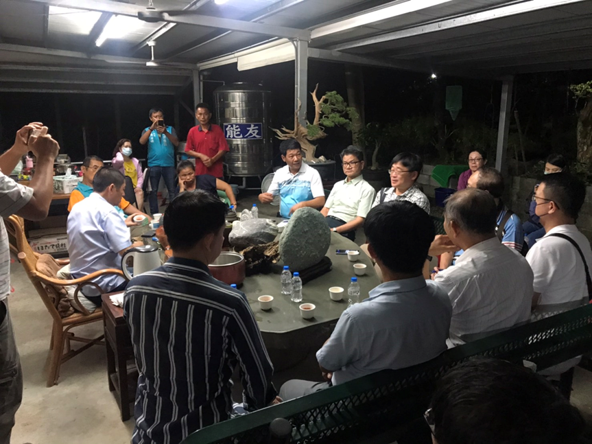 In the Liugui District, Kaohsiung City, a prevention and control briefing session was held with officials of the Agricultural Bureau, councillors, district chief of village, community directors, farmers, and people in the homestay industry