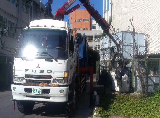 The sludge removal and treatment operation in the Jin-De campus