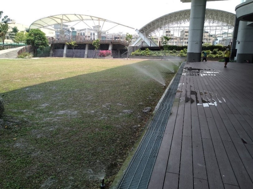 Sprinkler irrigation system in front of the Wang Jin-pyng Activity Centre, Jin-De Campus