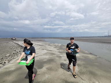 The water quality team conducts regular inspections at the inlet and outlet of the ditch