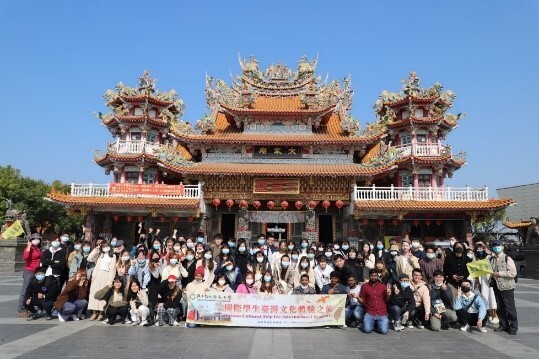 Every year, NCUE holds educational and cultural visits for overseas students, leading them to delve more deeply into communities to learn about their customs.   