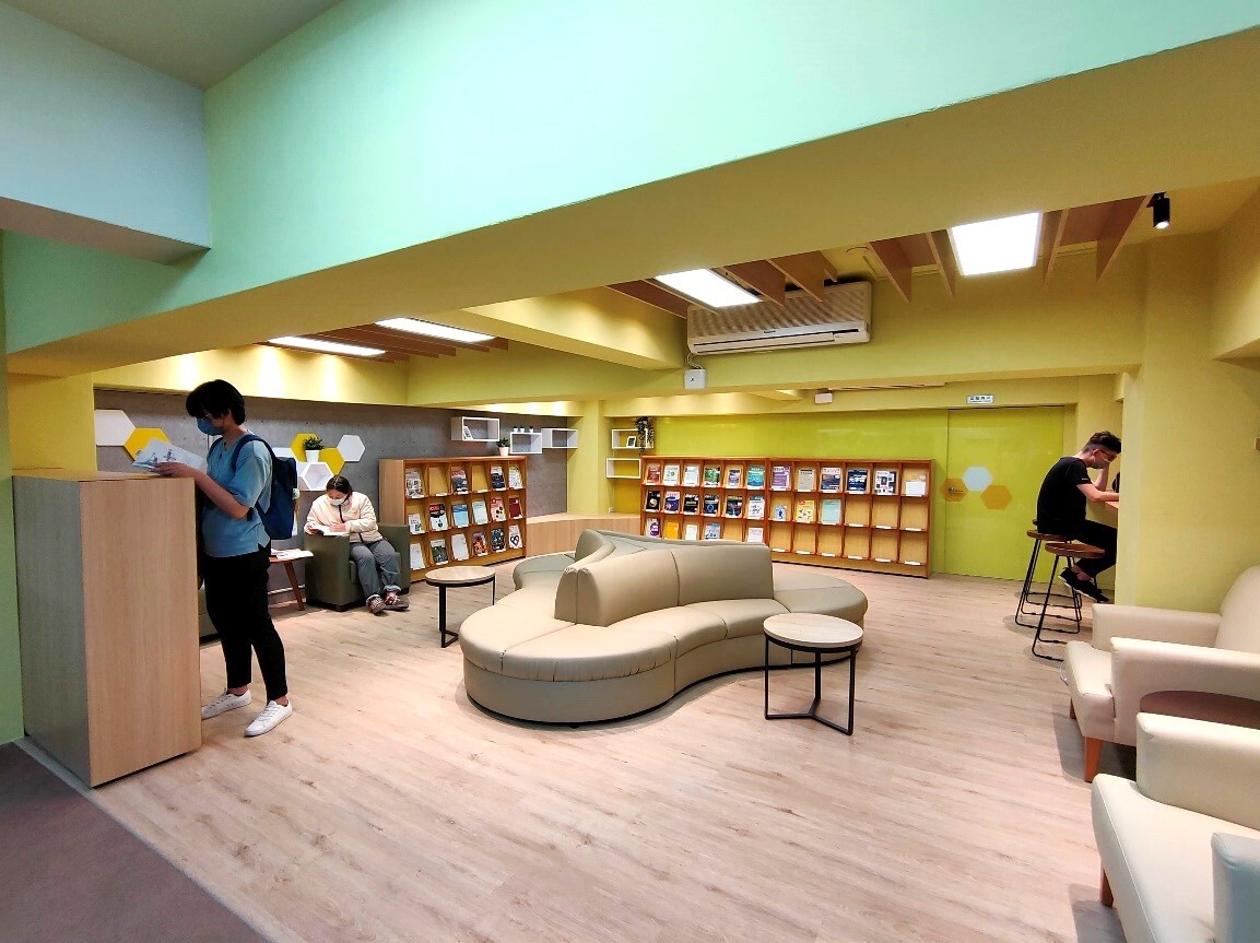 Baoshan Campus Library: New Book and Journal Display Area