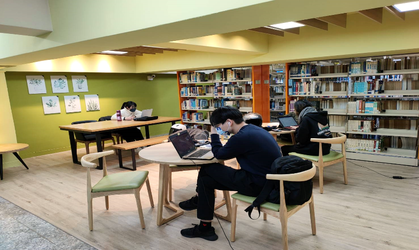 Baoshan Campus Library: 2F Quiet Discussion Area