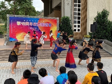 Performance in the university anniversary celebration and inheritance